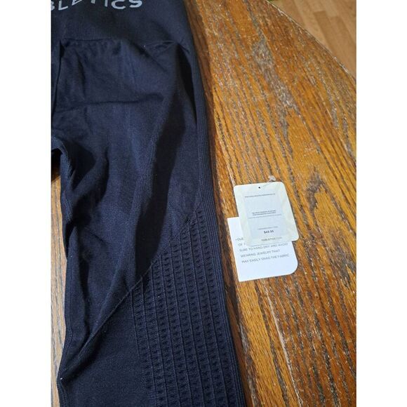 New Medium Fabletics Black Sync High Waist Seamless 7/8 Leggings Stretch Pants - Picture 9 of 10